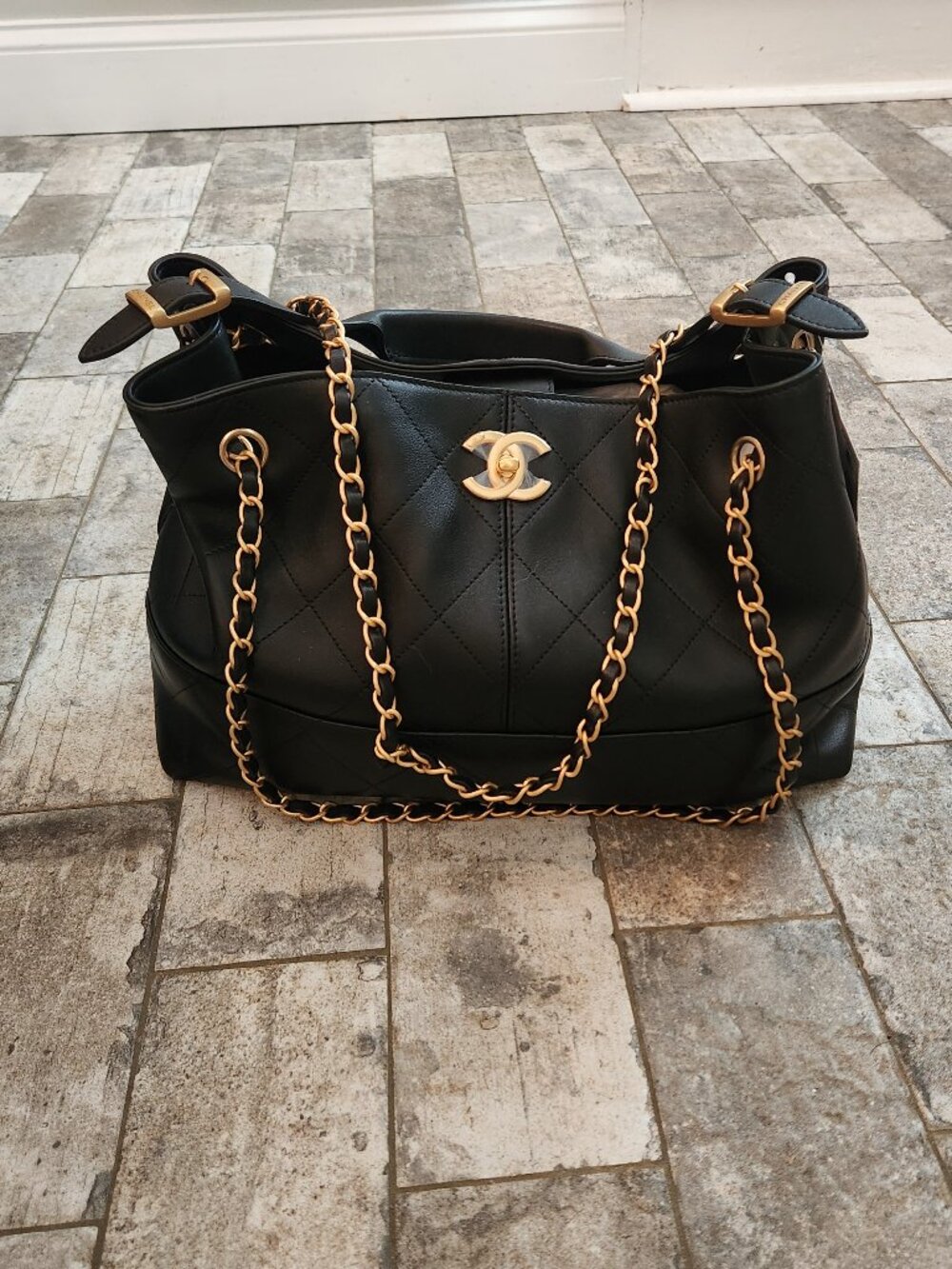 Chanel  25A Tote Shopping Bag, Authentic - Picture 2 of 11
